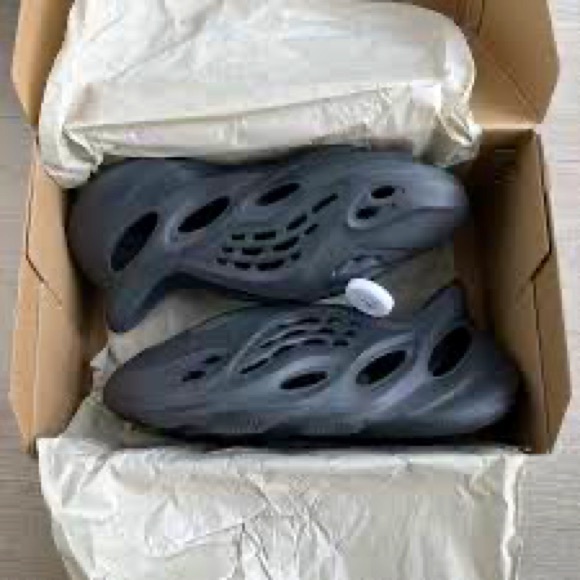 Yeezy foam runner onyx
